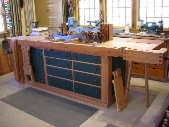 Build Shaker Woodworking Bench Plans DIY free wood project 